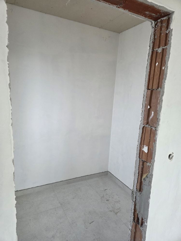 Pomorie – moderní dvoupodlažní dům se čtyřmi ložnicemi – bezpečnost, energetická účinnost a komfort bez kompromisů