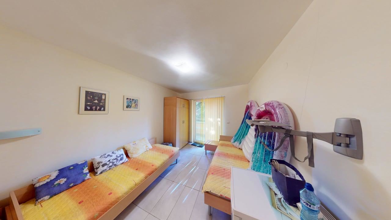 Panoramatický čtyřpatrový dům se 8 ložnicemi a výhledem na moře v letovisku Slunečný břeh – bez poplatku za údržbu