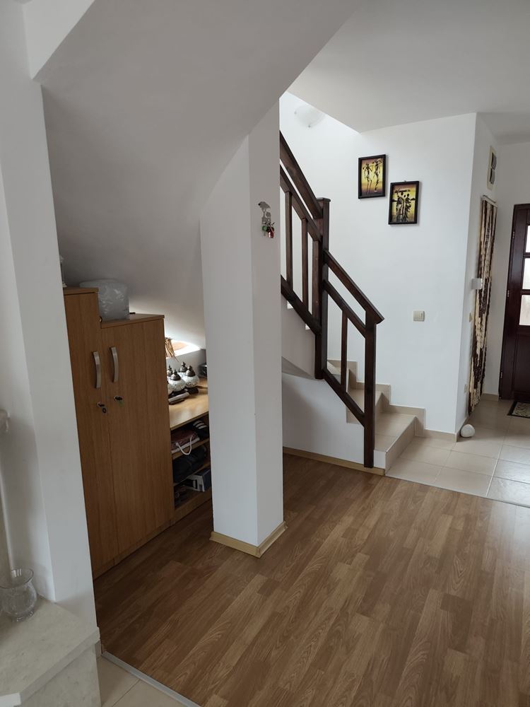 Luxusní dvoupodlažní dům s bazénem a krásnou panoramatickou scenérií v prestižním komplexu – Aheloy