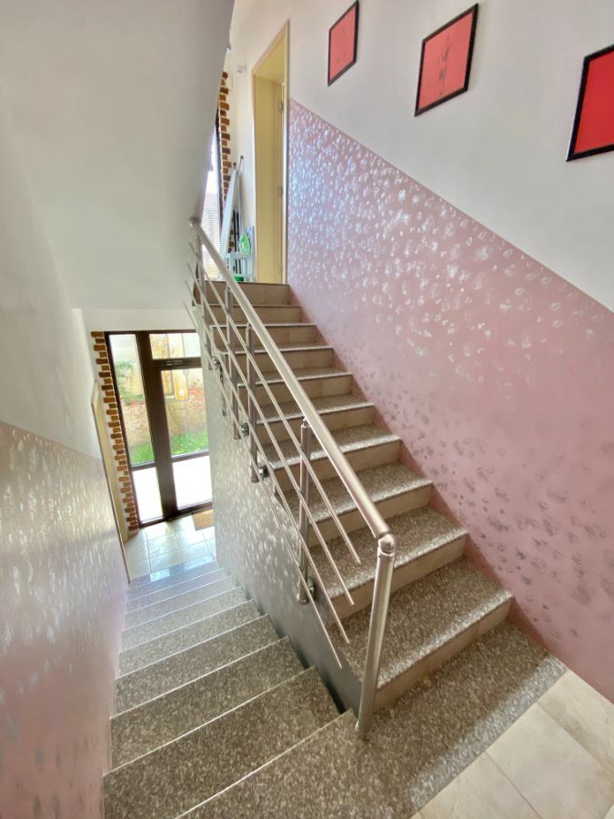Dům s připraveným podnikáním v Primorsku – úspěšný rodinný hotel nebo útulný dům u moře s prokázaným příjmem