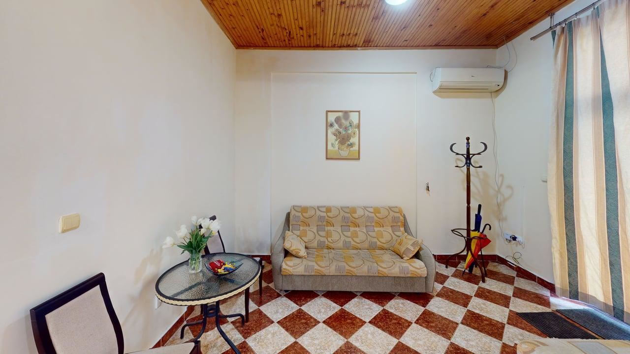 Dvoupodlažní dům ve vesnici Poroj – klid, prostor a pohodlí u moře