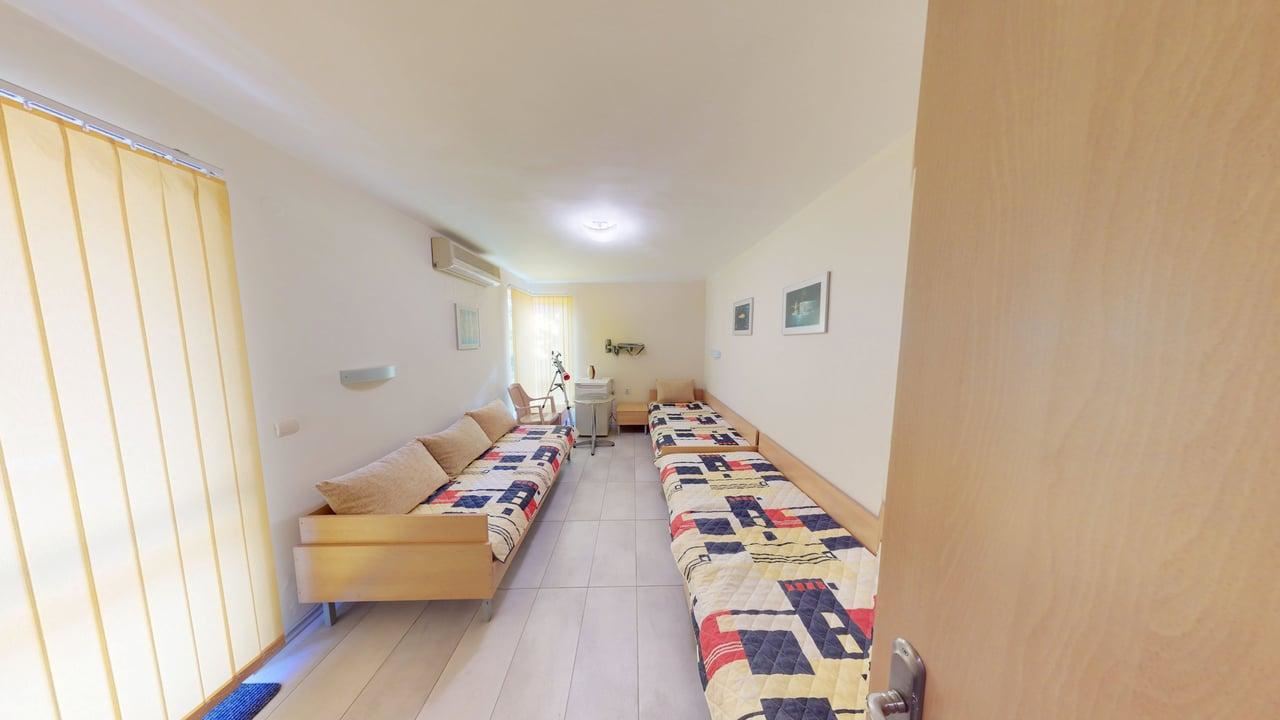 Panoramatický čtyřpatrový dům se 8 ložnicemi a výhledem na moře v letovisku Slunečný břeh – bez poplatku za údržbu