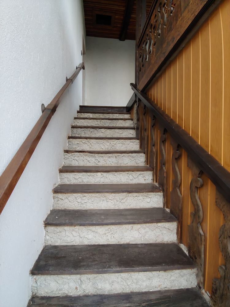 Prostorný dvoupodlažní dům s obrovskou zahradou, krbem, saunou a vířivkou v obci Drachevo