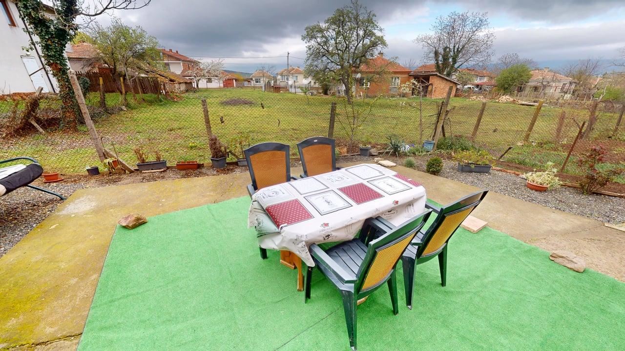 Dvoupodlažní dům ve vesnici Poroj – klid, prostor a pohodlí u moře