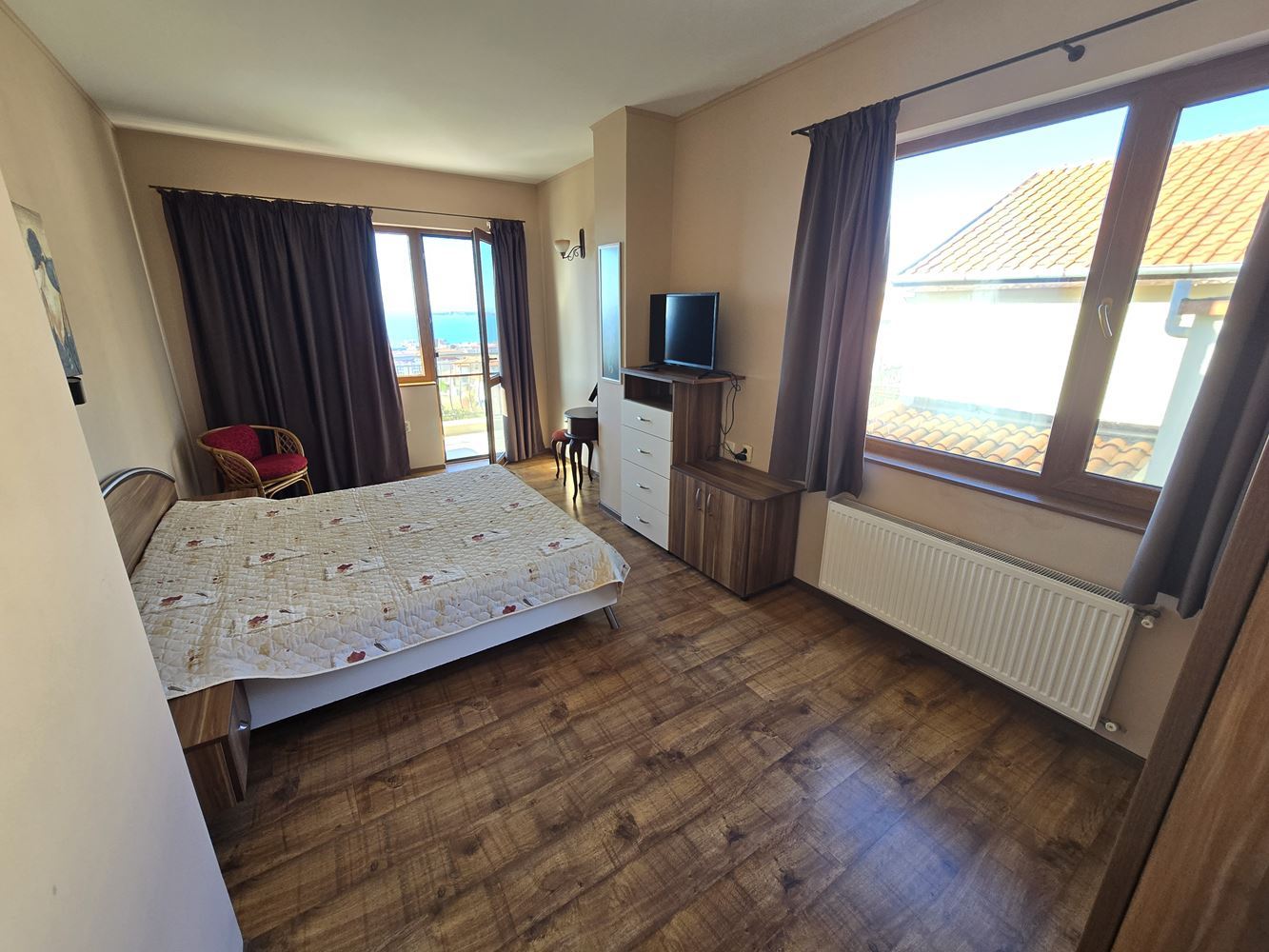 Samostatně stojící dům s panoramatickým výhledem na moře a vlastním pozemkem ve Sveti Vlas