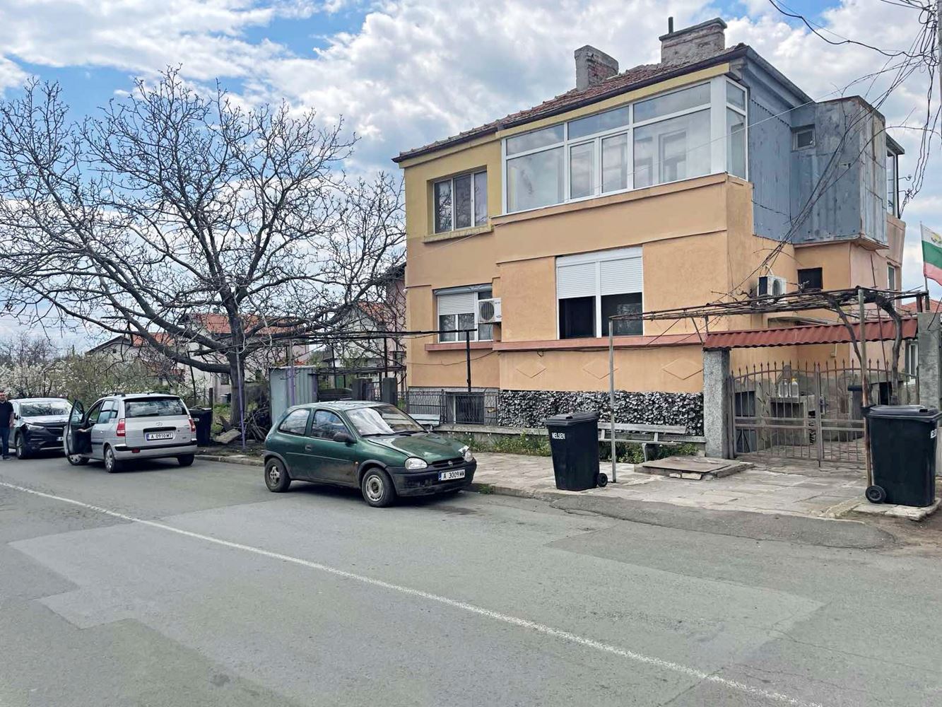 Samostatná část domu se zahradou v Burgasu – Banevo, prostornost, funkčnost a skvělá lokalita u minerálních lázní