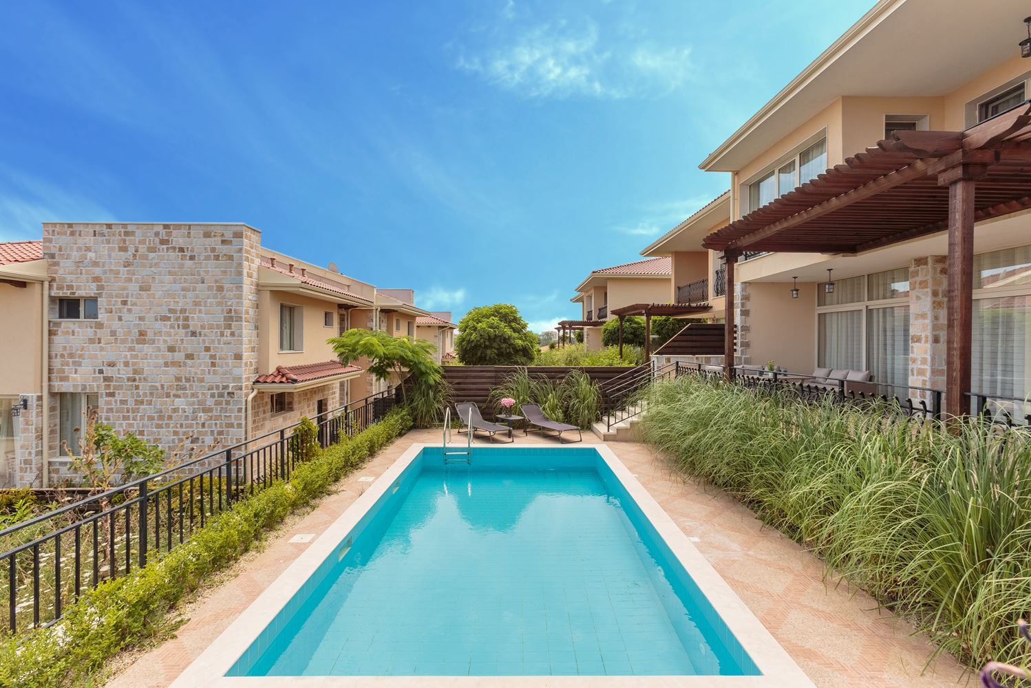 Prestižní přímořský dům s bazénem v Lozenets – luxus, klid a inspirující výhledy