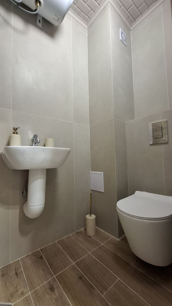 Luxusní třípodlažní townhouse 50 metrů od pláže – zcela nový domov s moderním interiérem a maximálním komfortem