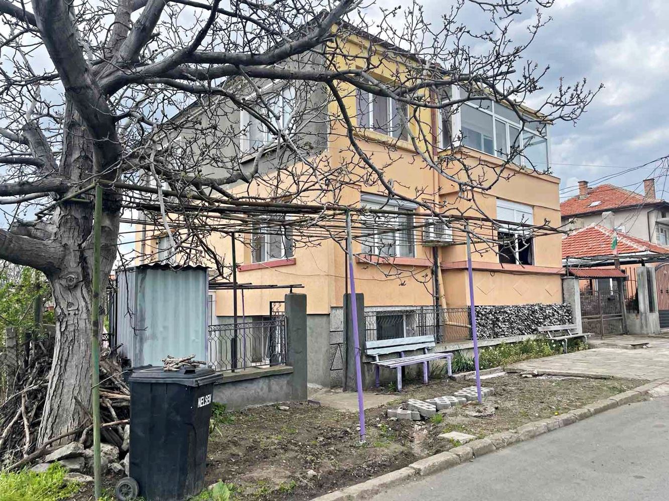 Samostatná část domu se zahradou v Burgasu – Banevo, prostornost, funkčnost a skvělá lokalita u minerálních lázní