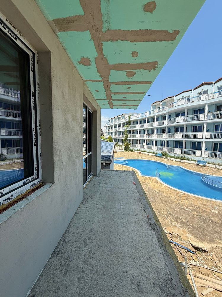 Luxusní prostorný dům s panoramatickými terasami a vlastní zahradou v moderním komplexu u moře