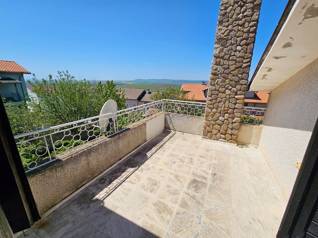 Prostorný samostatný dům s panoramatickým výhledem v Kosharitsa