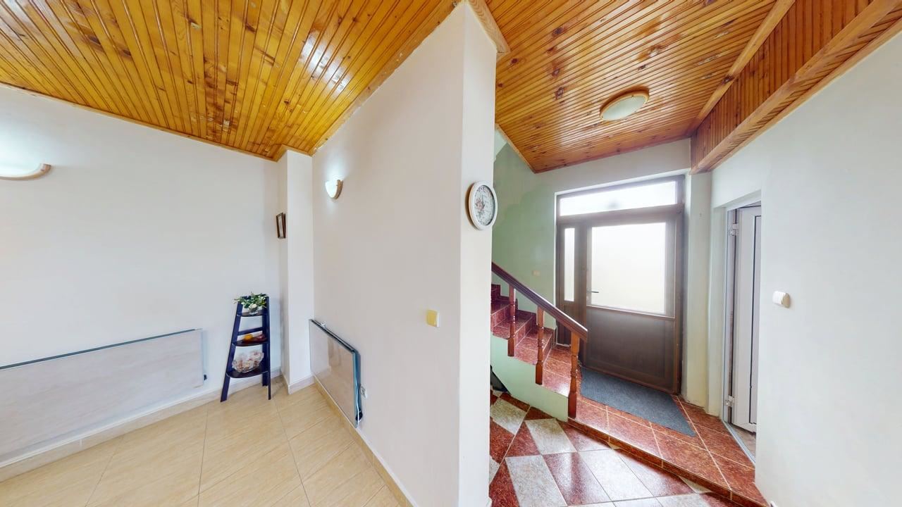 Dvoupodlažní dům ve vesnici Poroj – klid, prostor a pohodlí u moře