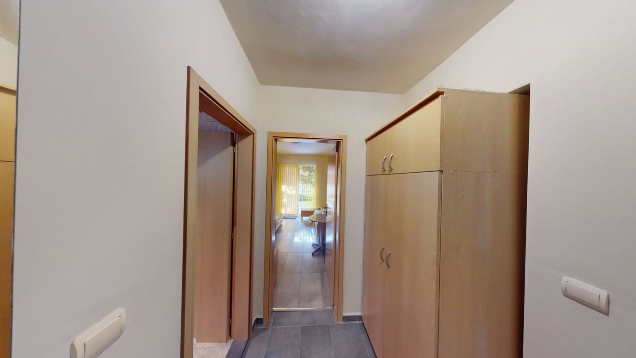 Panoramatický čtyřpatrový dům se 8 ložnicemi a výhledem na moře v letovisku Slunečný břeh – bez poplatku za údržbu