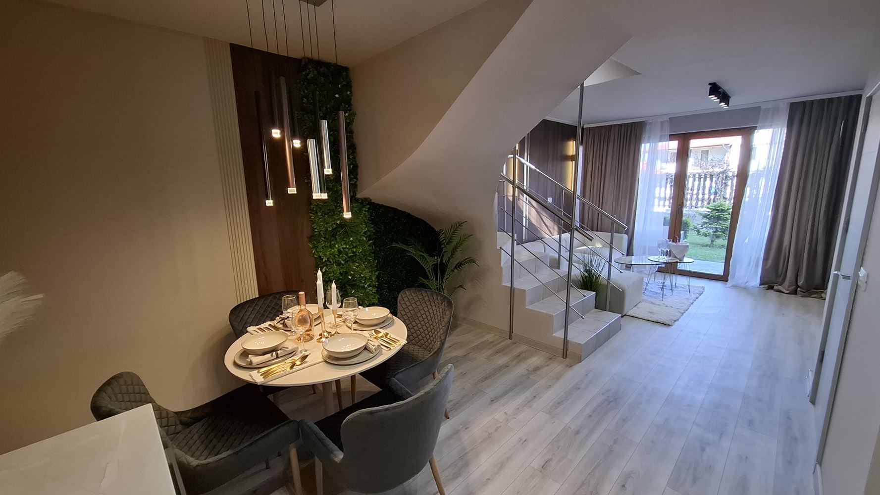 Luxusní třípodlažní townhouse 50 metrů od pláže – zcela nový domov s moderním interiérem a maximálním komfortem
