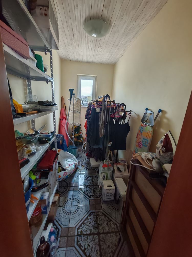 Samostatný dvoupodlažní dům s velkou zahradou a vinicí v obci Poroy – prostor, pohodlí a klid