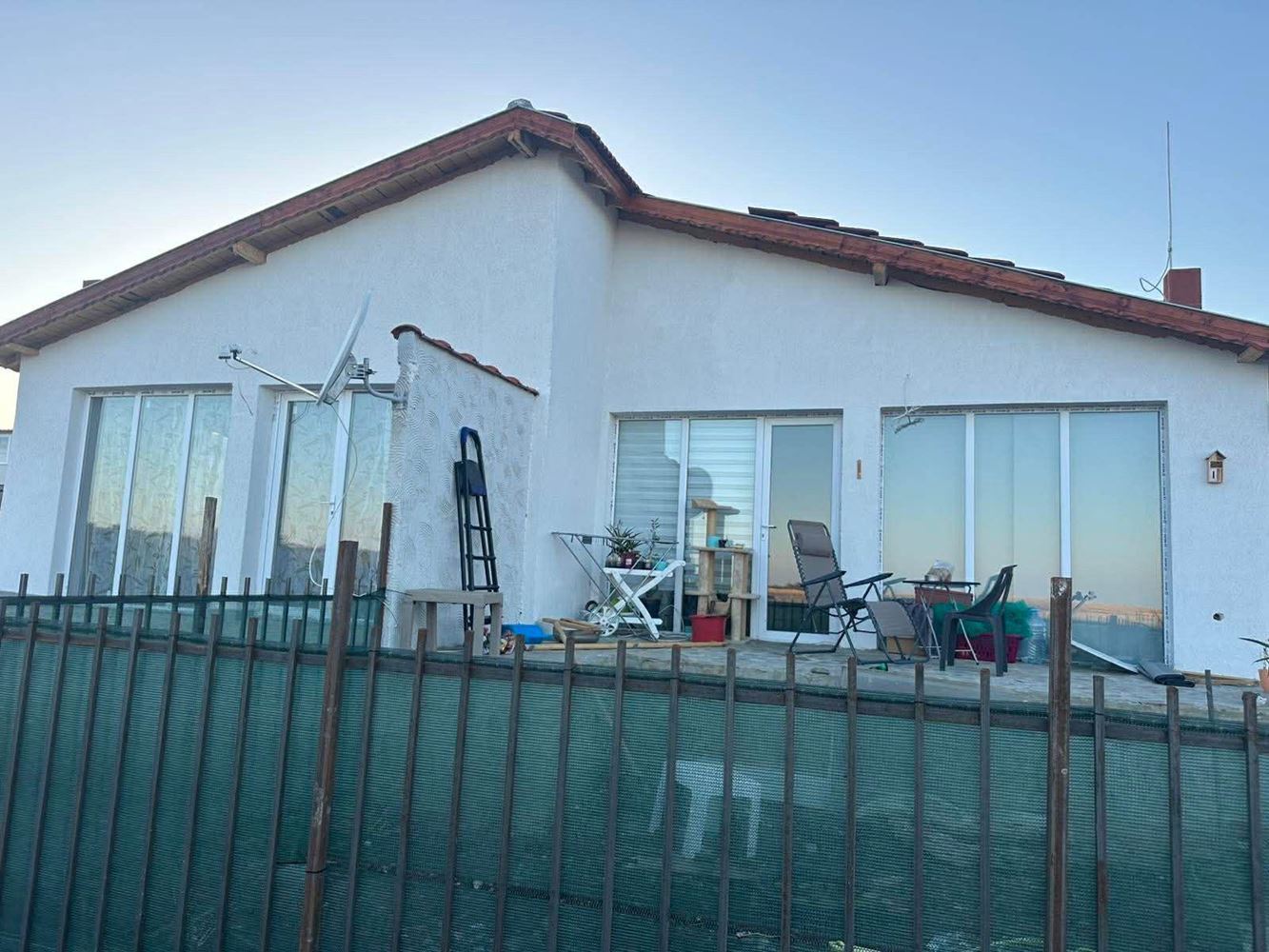 Nový jednopodlažní dům se zahradou v Kableshkovu – bez poplatku za údržbu