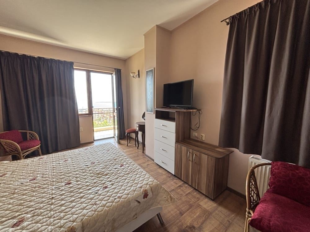 Samostatně stojící dům s panoramatickým výhledem na moře a vlastním pozemkem ve Sveti Vlas
