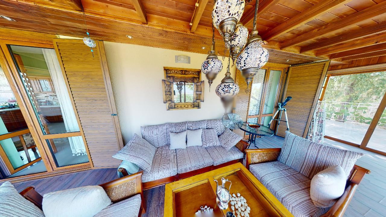 Třípatrový dům s bazénem a panoramatickým výhledem – jen 3 km od Sunny Beach