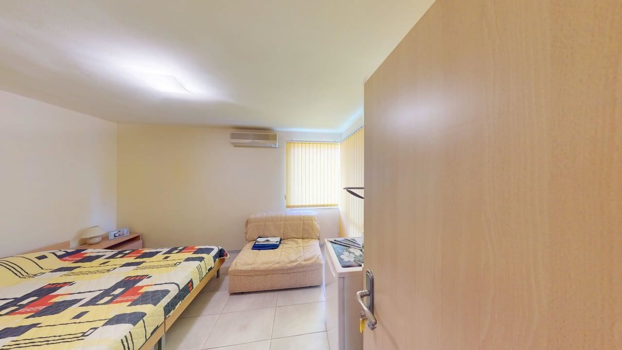 Panoramatický čtyřpatrový dům se 8 ložnicemi a výhledem na moře v letovisku Slunečný břeh – bez poplatku za údržbu