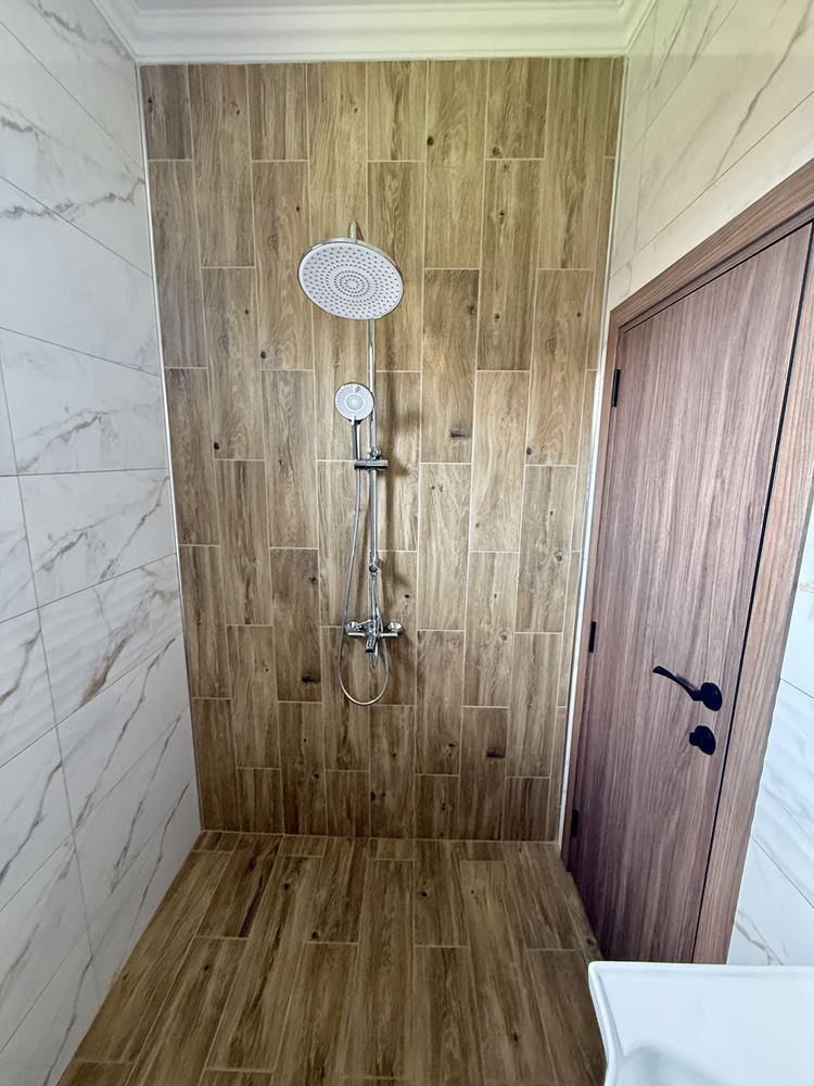 Nový přízemní dům se třemi ložnicemi a vlastní zahradou – komfort, klid a kvalita v blízkosti Slunečného pobřeží