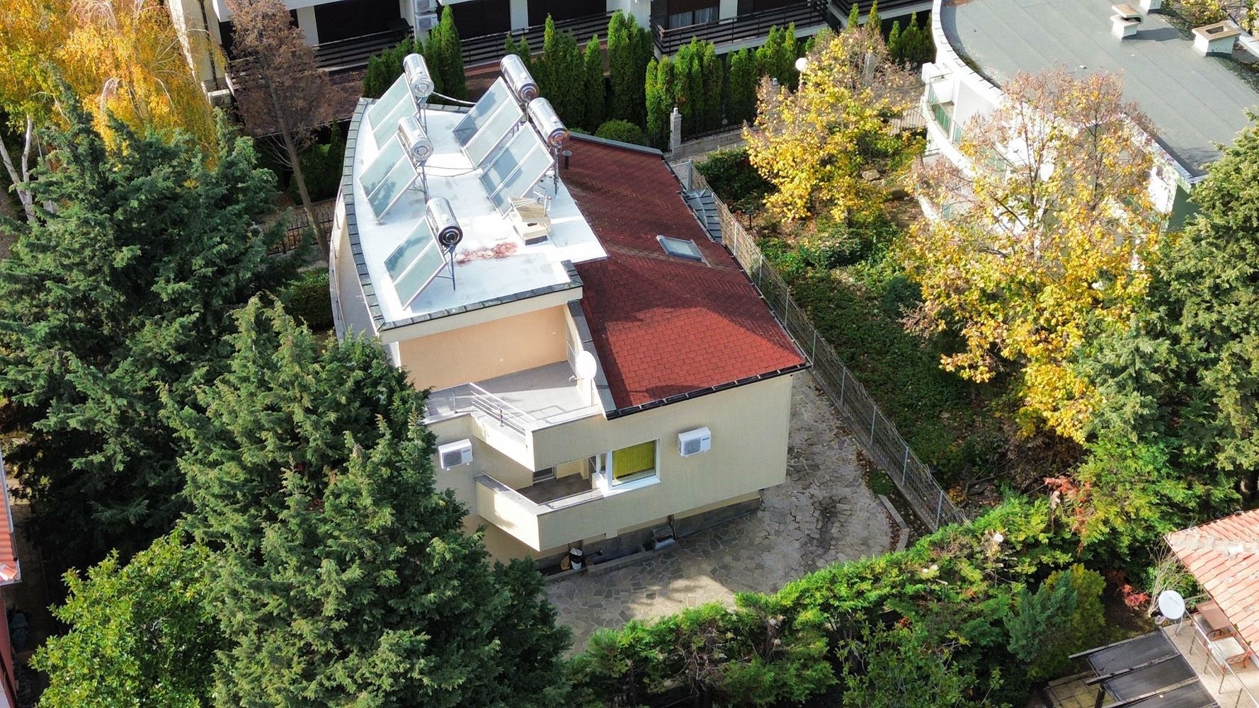 Panoramatický čtyřpatrový dům se 8 ložnicemi a výhledem na moře v letovisku Slunečný břeh – bez poplatku za údržbu