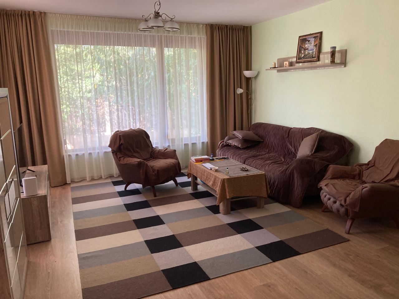 Prostorný třípodlažní rodinný dům v centru Ravdy – komfort, prestiž a plná samostatnost