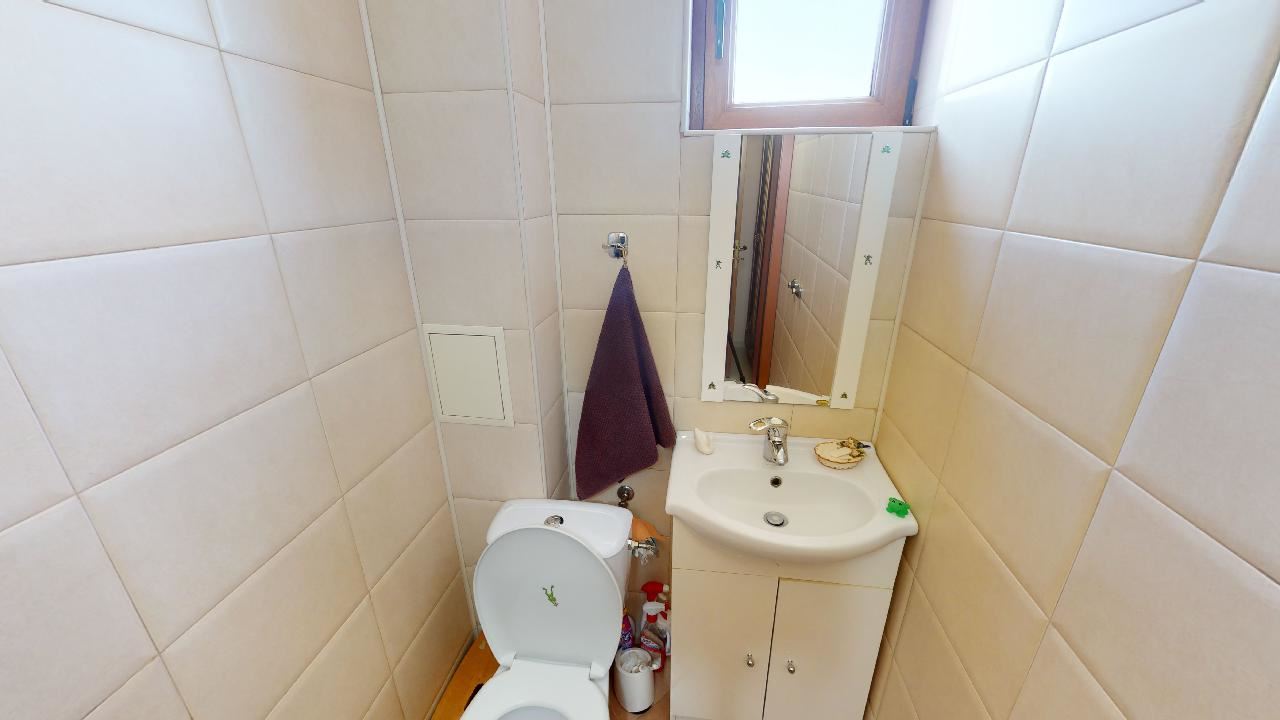 Třípatrový dům s bazénem a panoramatickým výhledem – jen 3 km od Sunny Beach