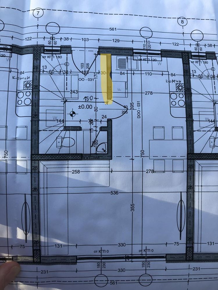 Třípodlažní řadový dům v Banevu – moderní výstavba, zahrada a dvě parkovací místa