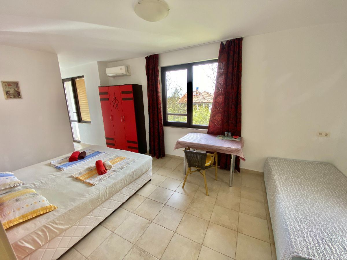 Dům s připraveným podnikáním v Primorsku – úspěšný rodinný hotel nebo útulný dům u moře s prokázaným příjmem