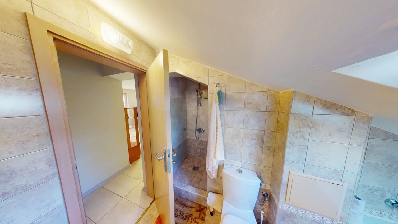 Panoramatický čtyřpatrový dům se 8 ložnicemi a výhledem na moře v letovisku Slunečný břeh – bez poplatku za údržbu