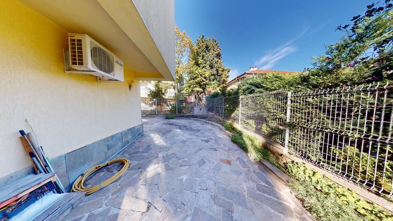 Panoramatický čtyřpatrový dům se 8 ložnicemi a výhledem na moře v letovisku Slunečný břeh – bez poplatku za údržbu