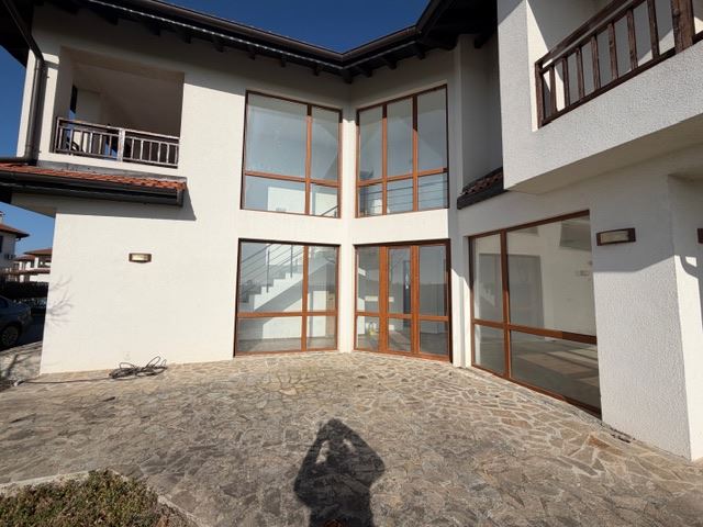 Luxusní dvoupatrový dům s výhledem na moře v Aheloy