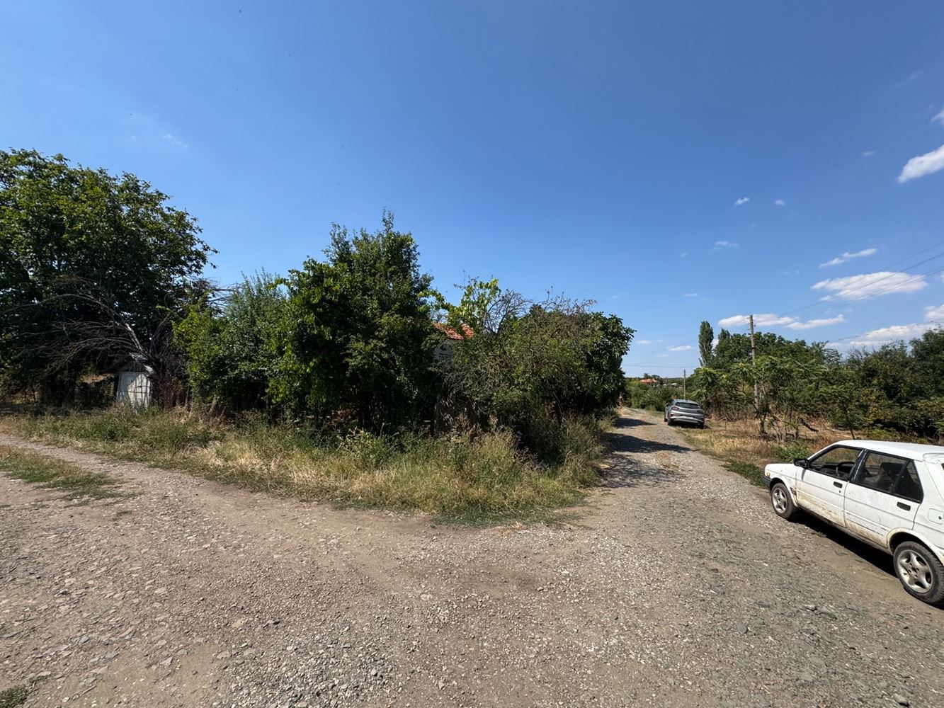 Jednopodlažní dům s velkým pozemkem a garáží ve vesnici Smolnik, oblast Burgas – klid a možnost vytvoření nového domova