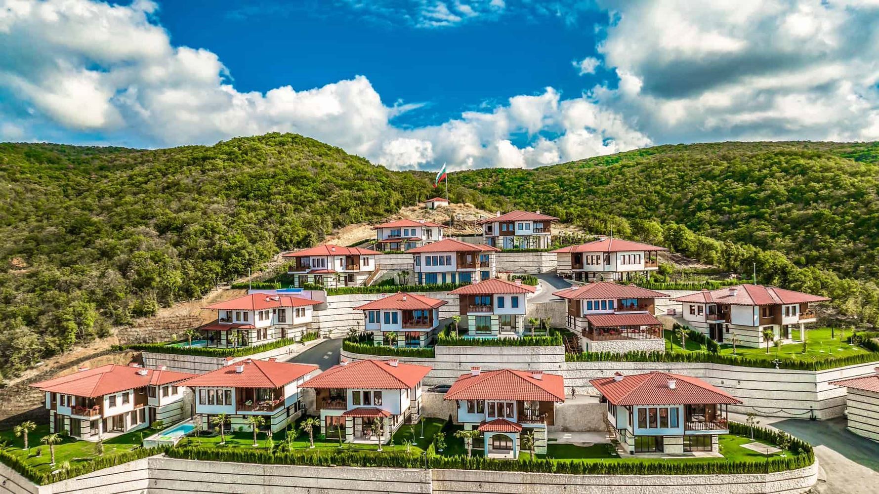 Nový dvojdům se třemi ložnicemi ve Sveti Vlas – panoramatický výhled na moře, příroda a prestižní uzavřený komplex