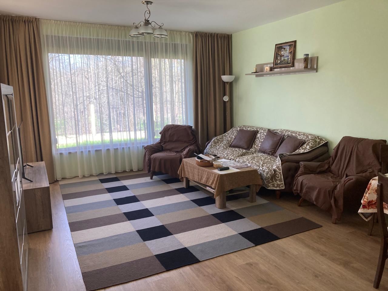 Prostorný třípodlažní rodinný dům v centru Ravdy – komfort, prestiž a plná samostatnost