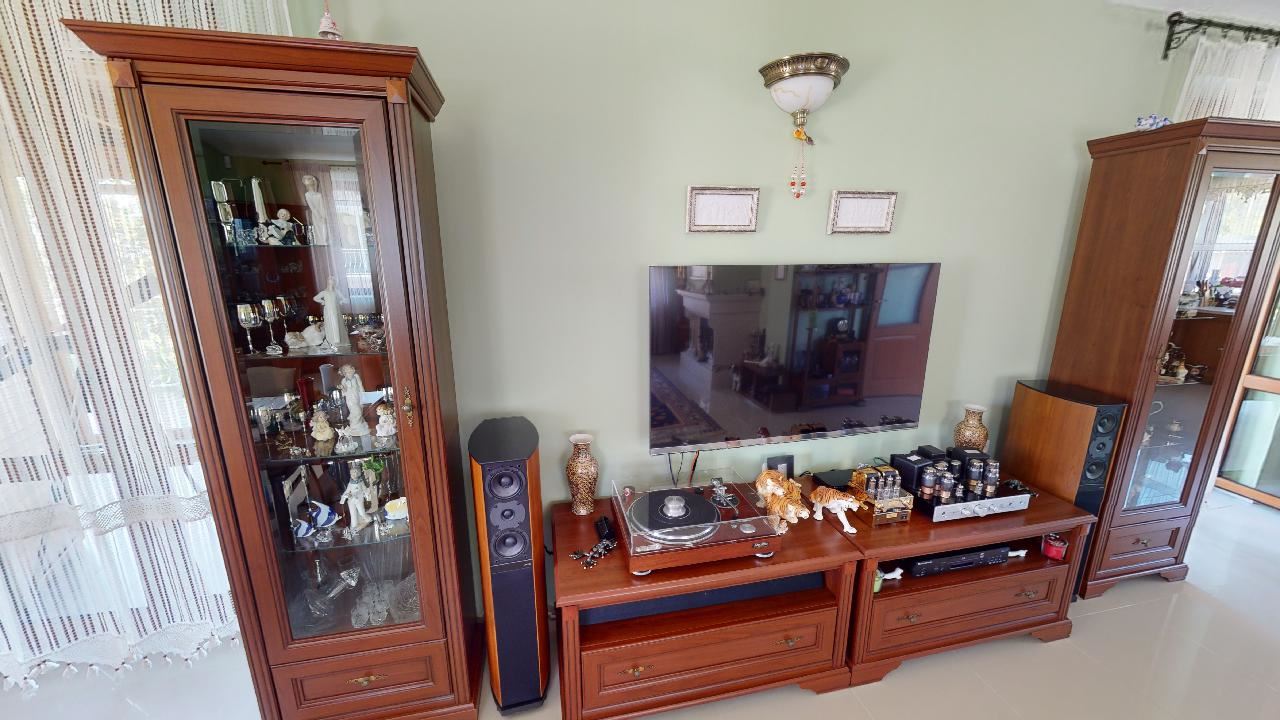 Třípatrový dům s bazénem a panoramatickým výhledem – jen 3 km od Sunny Beach