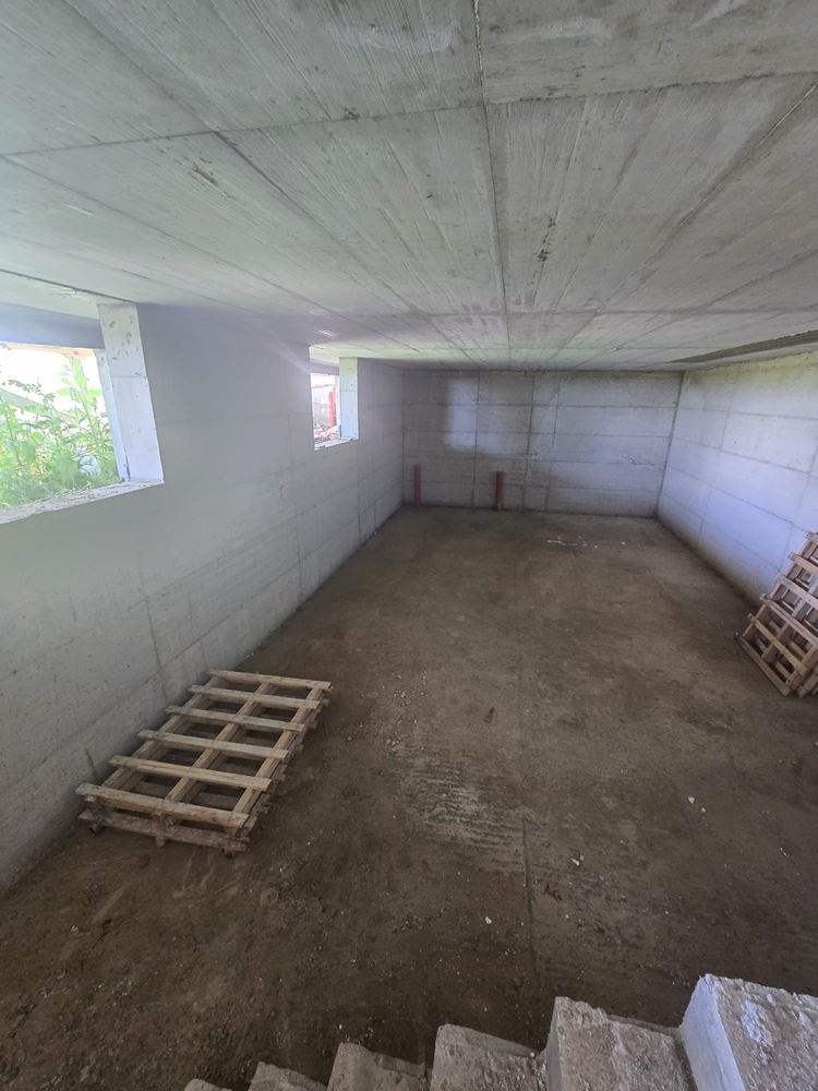 Luxusní prostorný dům s panoramatickými terasami a vlastní zahradou v moderním komplexu u moře