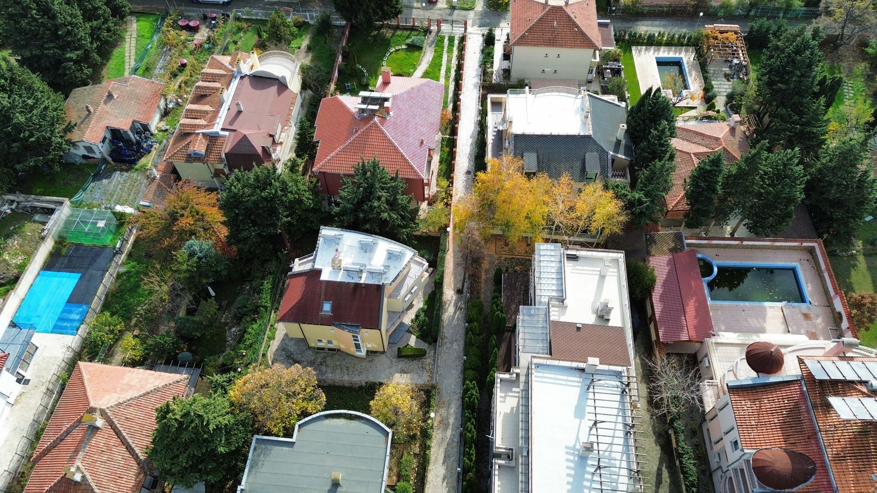 Panoramatický čtyřpatrový dům se 8 ložnicemi a výhledem na moře v letovisku Slunečný břeh – bez poplatku za údržbu