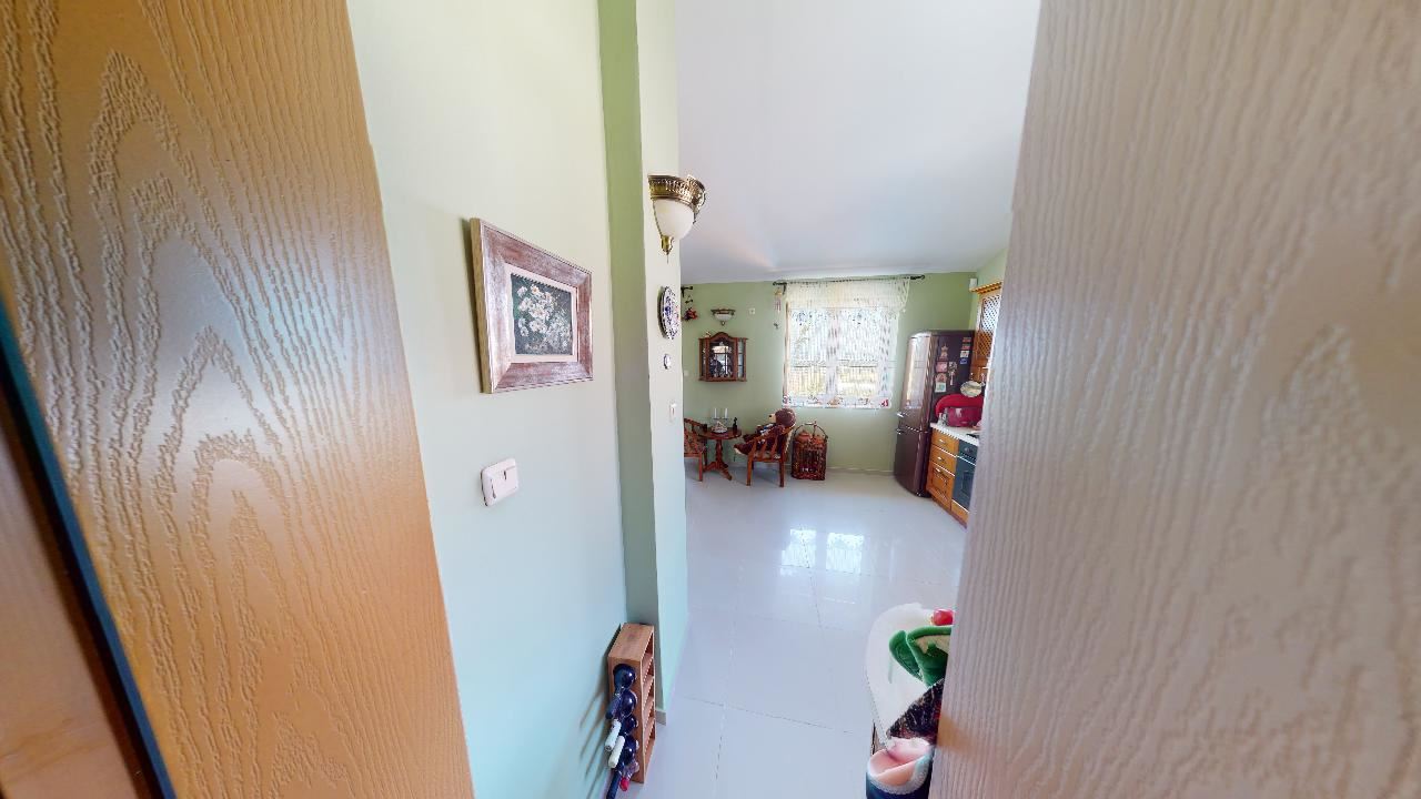 Třípatrový dům s bazénem a panoramatickým výhledem – jen 3 km od Sunny Beach