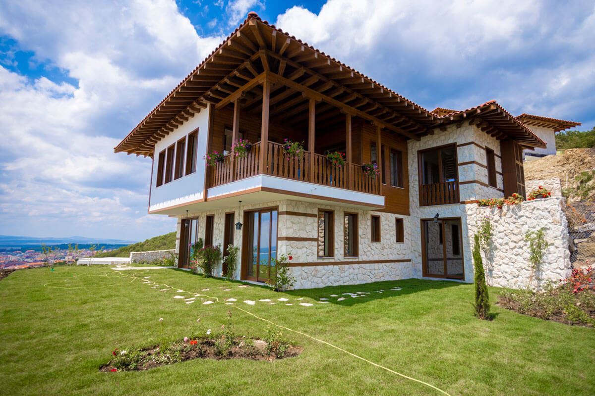 Nový dvojdům se třemi ložnicemi ve Sveti Vlas – panoramatický výhled na moře, příroda a prestižní uzavřený komplex