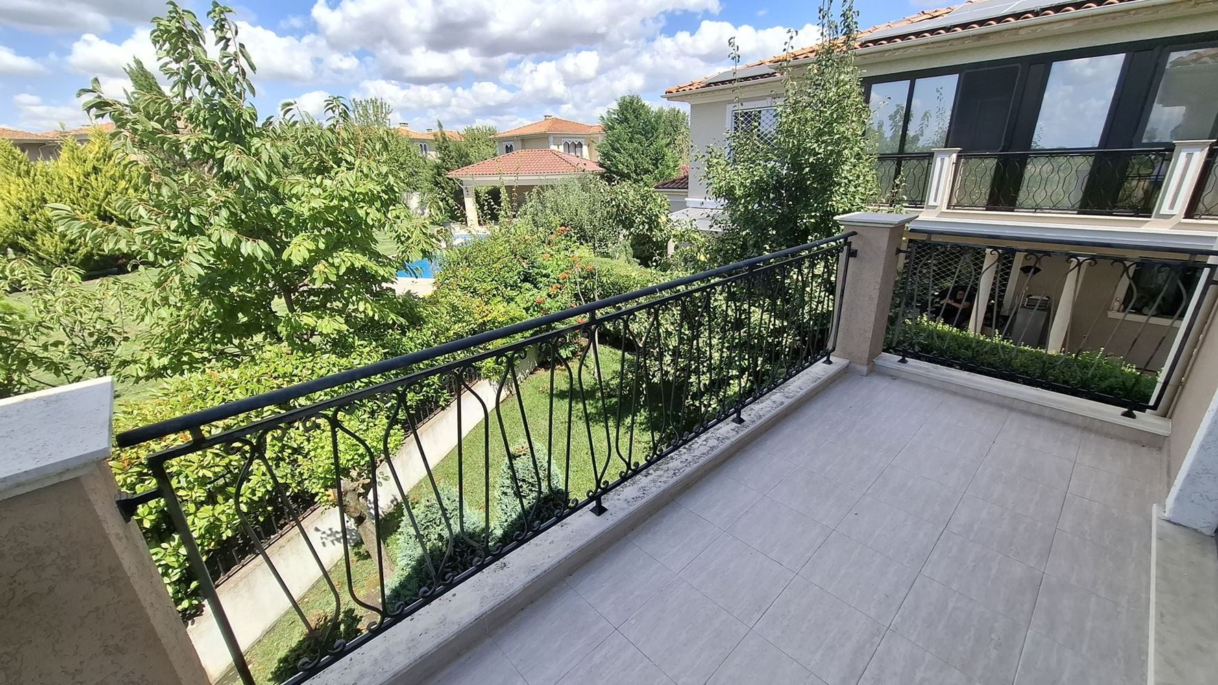 Luxusní dvoupodlažní dům v prestižním komplexu v Pomorie