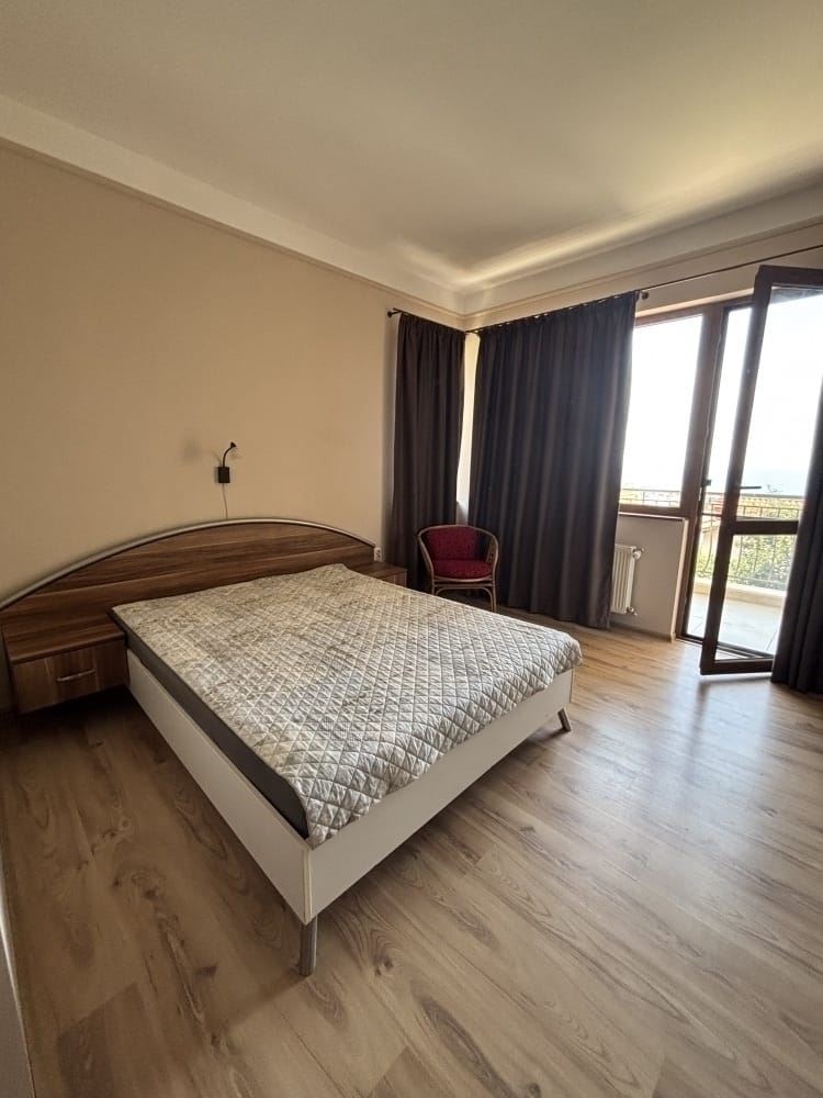 Samostatně stojící dům s panoramatickým výhledem na moře a vlastním pozemkem ve Sveti Vlas