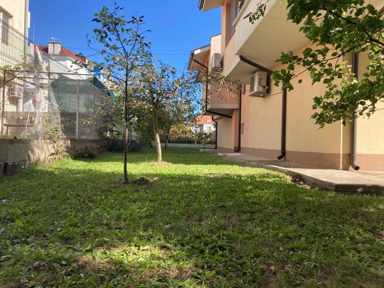 Prostorný třípodlažní rodinný dům v centru Ravdy – komfort, prestiž a plná samostatnost