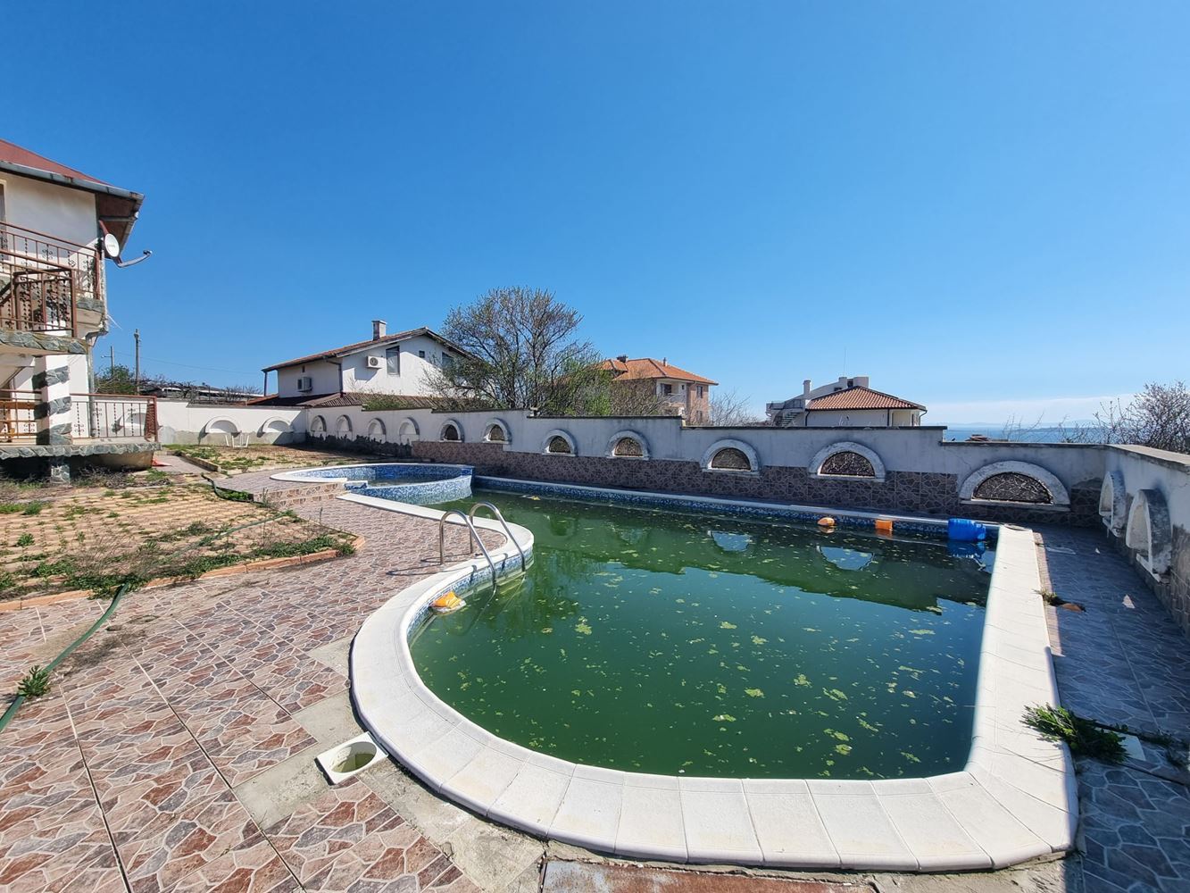 Luxusní dům s bazénem a výhledem na moře ve Sveti Vlas – pouze 1 km od pláže