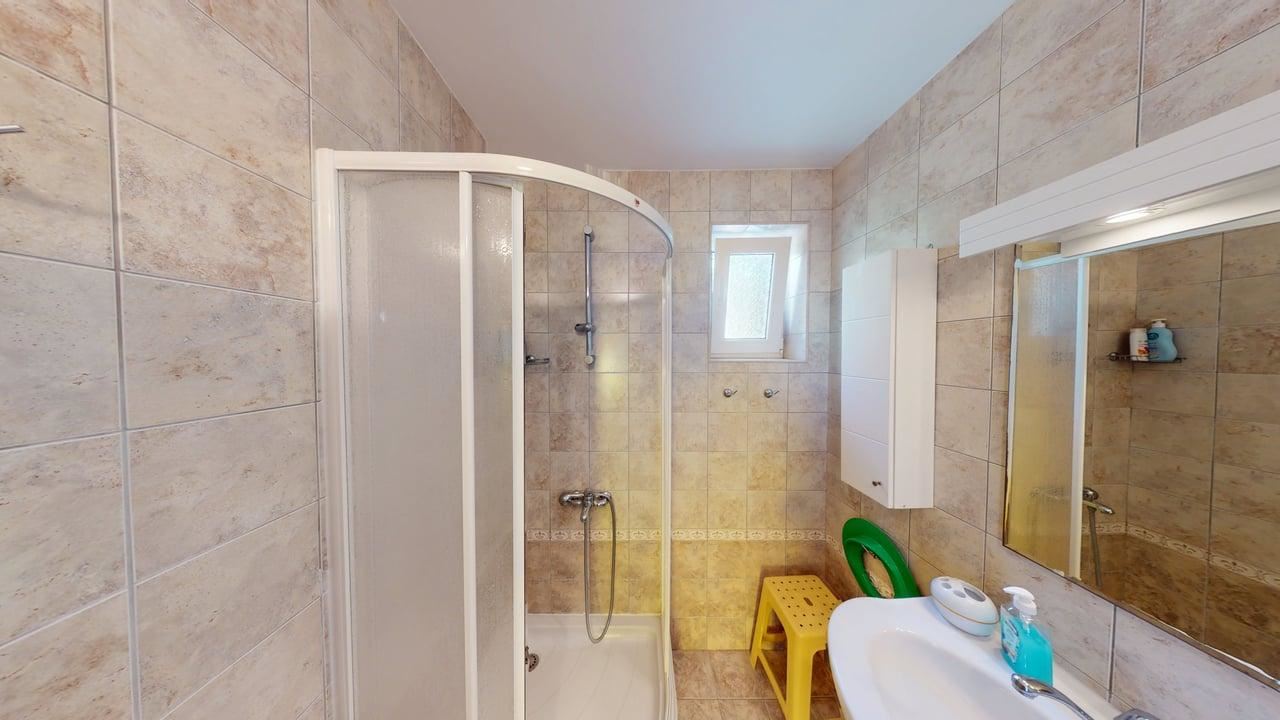 Panoramatický čtyřpatrový dům se 8 ložnicemi a výhledem na moře v letovisku Slunečný břeh – bez poplatku za údržbu