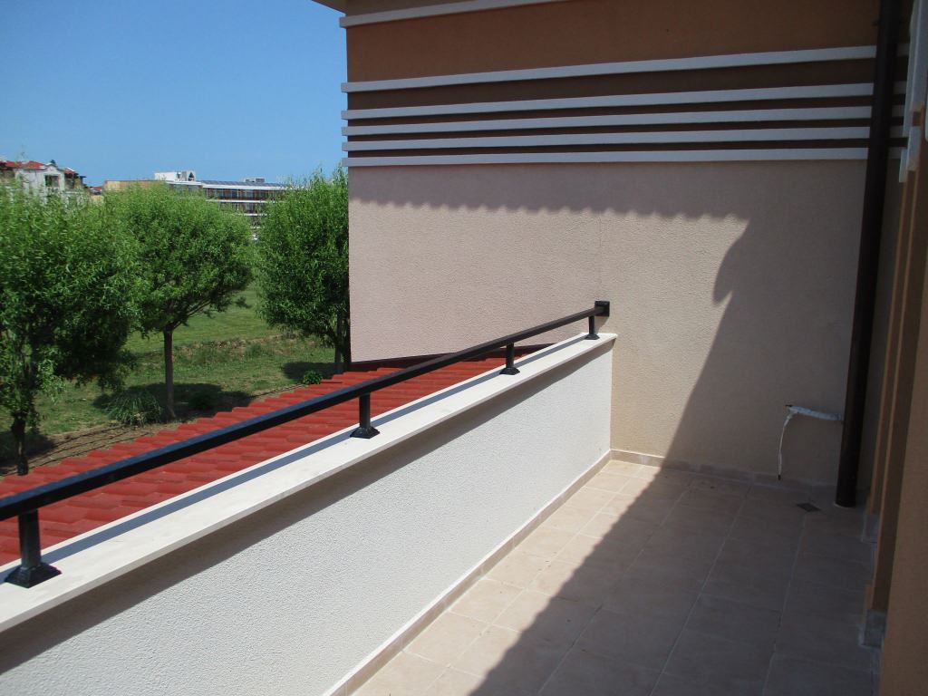 Dvoupodlažní řadový dům v komplexu „Green Life“, Sozopol – stylový život jen pár kroků od pláže