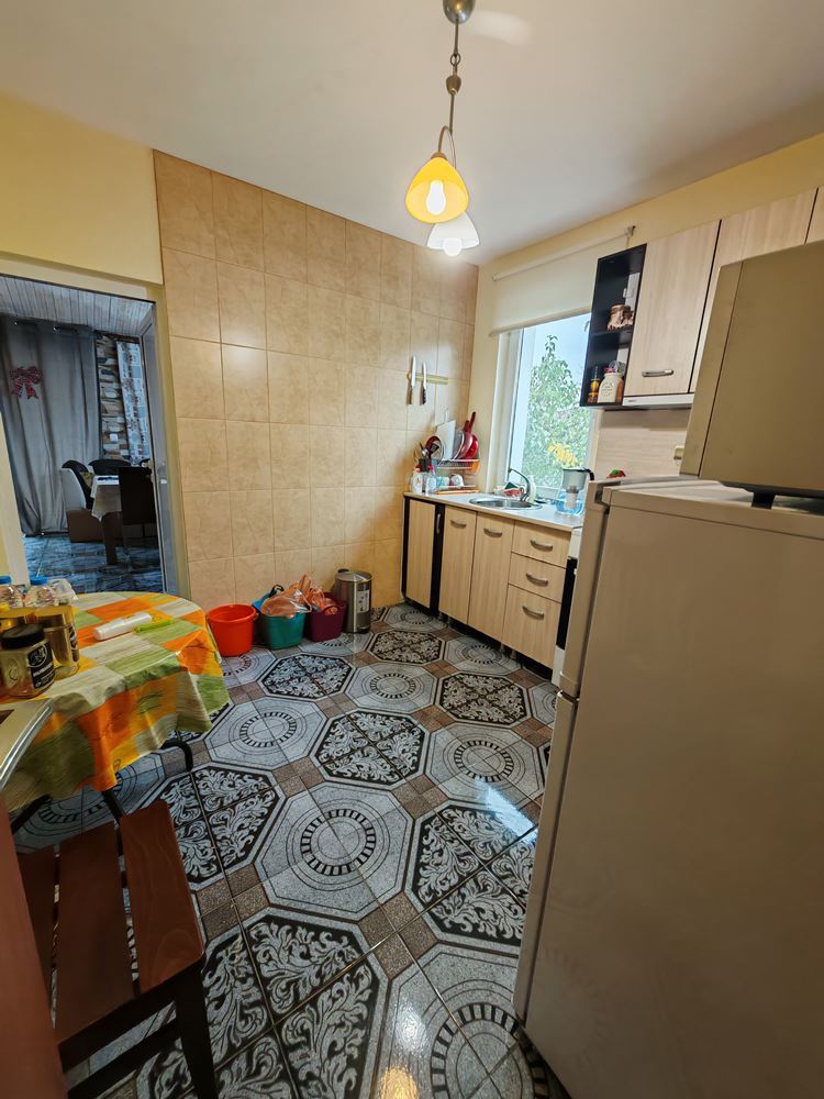 Samostatný dvoupodlažní dům s velkou zahradou a vinicí v obci Poroy – prostor, pohodlí a klid