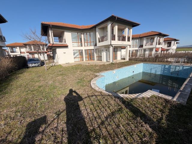 Luxusní dvoupatrový dům s výhledem na moře v Aheloy