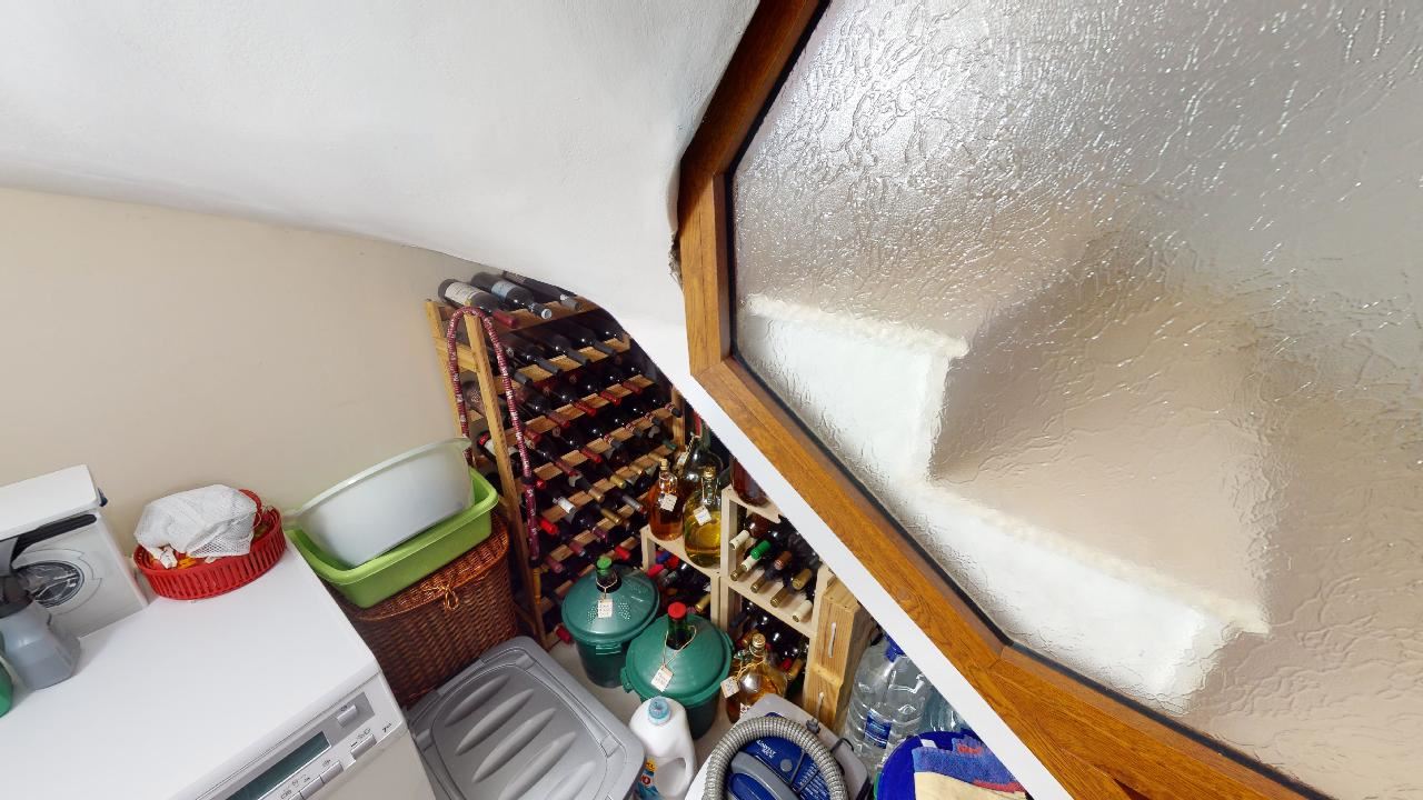 Třípatrový dům s bazénem a panoramatickým výhledem – jen 3 km od Sunny Beach