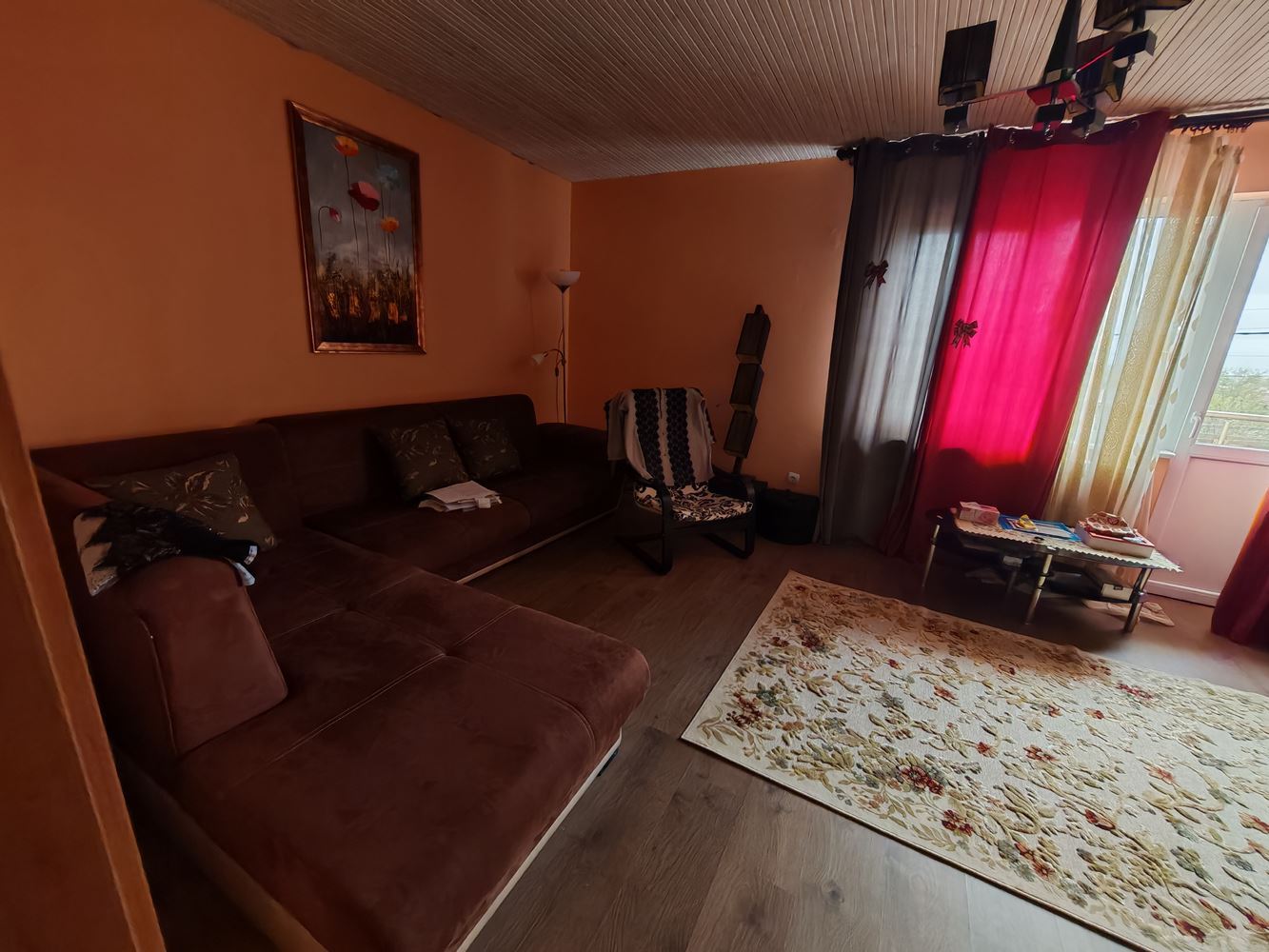 Samostatný dvoupodlažní dům s velkou zahradou a vinicí v obci Poroy – prostor, pohodlí a klid